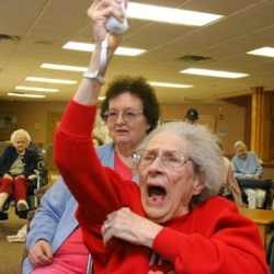 Lansia pun Gandrungi Video Game